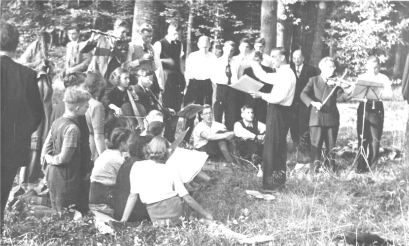 HB_1950_3_500_Sing_im Wald